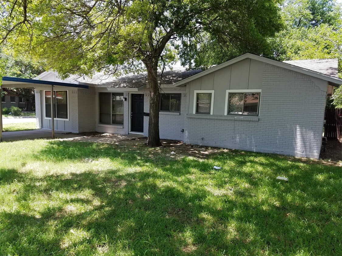 Photo - 836 W Barron Ave (Everman, TX)