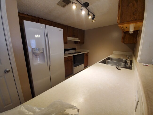Building Photo - 4736 Cheshire Cir