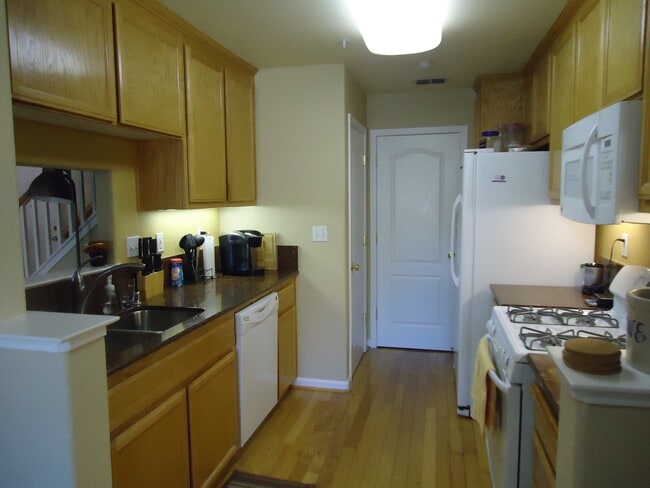 Building Photo - Southbridge Townhome