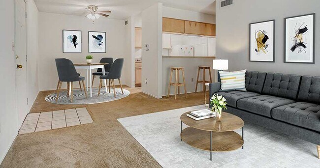Foto del edificio - Whispering Lake Apartments