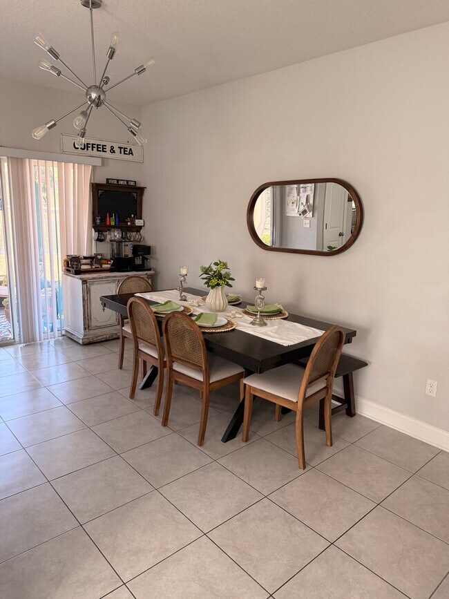 Building Photo - 13984 Sterely Ct N