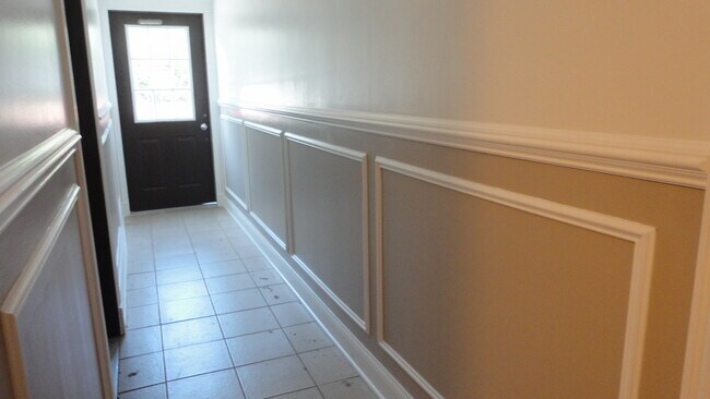 Hallway - 1134 Chalet Dr
