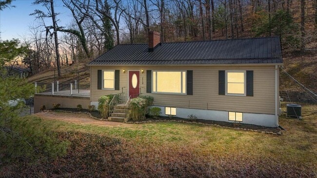 Building Photo - 1718 Clifton Rd