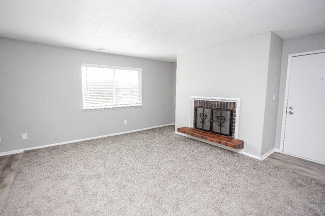 Building Photo - 4411 NW Hon Dr