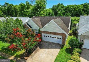Building Photo - 808 Ripplebrook Dr