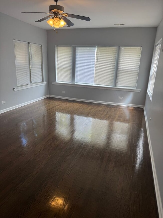 Foto del edificio - 8234 S Maryland Ave