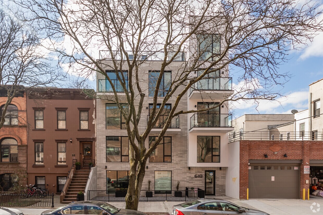 Foto del edificio - 618-A Monroe St
