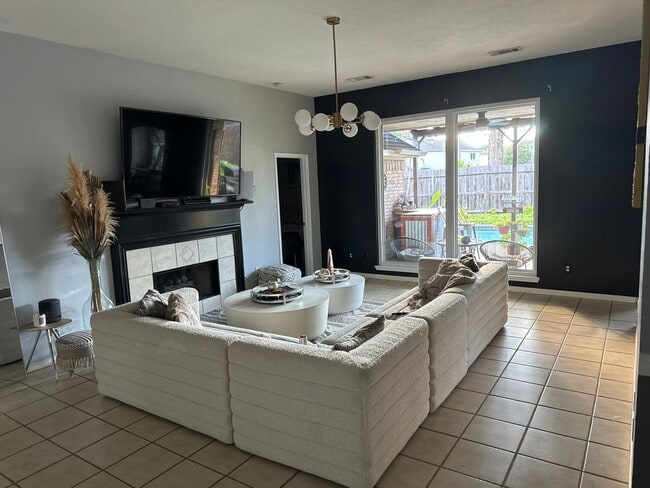 Building Photo - 4 Bedroom Single Family Home in Humble