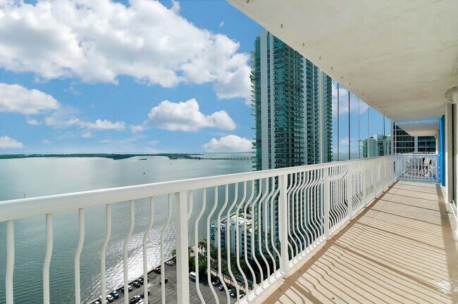Building Photo - 1200 Brickell Bay Dr