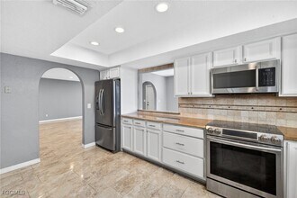Building Photo - 1303 SW 16th Terrace