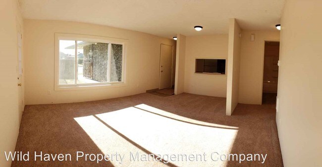 Building Photo - 2605 NE Galloway Ct
