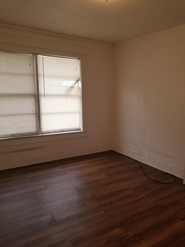 Building Photo - 1806 Plank Rd