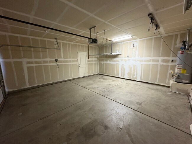 Building Photo - SE Visalia home Rent Ready!