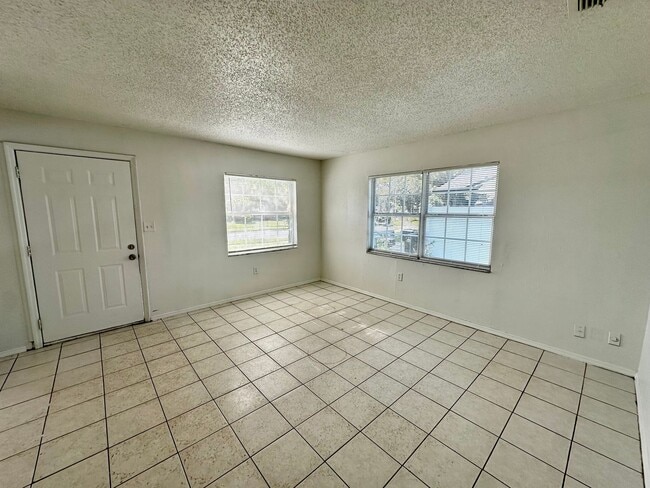 Foto del edificio - Move-In Ready 4-Bedroom Home with Great Ba...