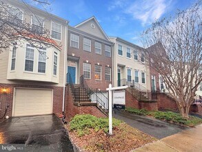 Building Photo - 14666 Seasons Dr