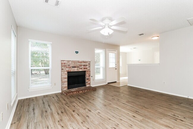 Foto del edificio - 1649 Prescott Cir