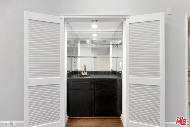 Foto del edificio - 4 br, 3 bath Condo - 1520 S Beverly Glen B...