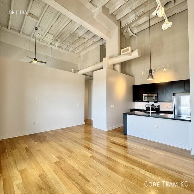 Building Photo - 217 W Pershing Rd