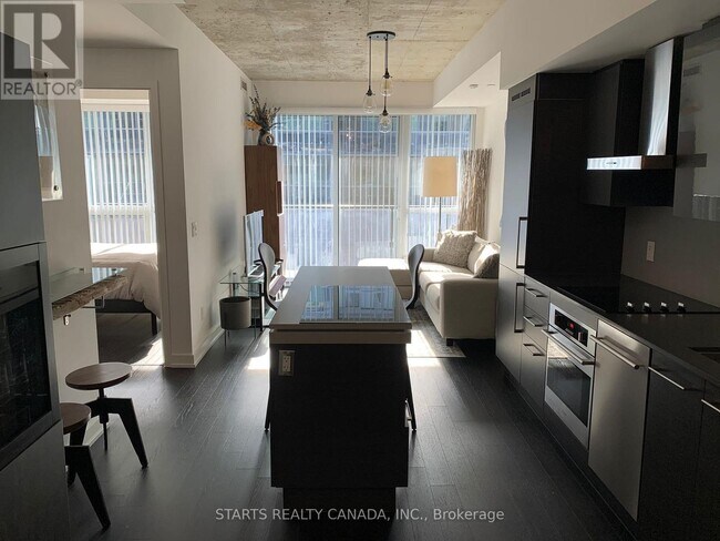 Photo du bâtiment - 1030 King St W