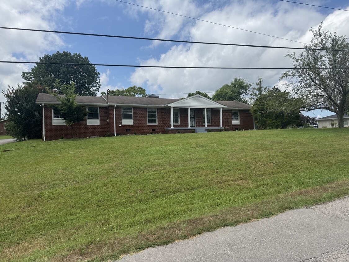 Primary Photo - 112 Northside Dr