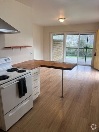 Building Photo - 909 Maplewood Pl