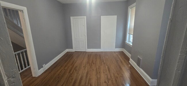 Foto del edificio - 404 Rutherford Ave