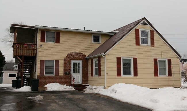 Building Photo - 4 S Acres Rd