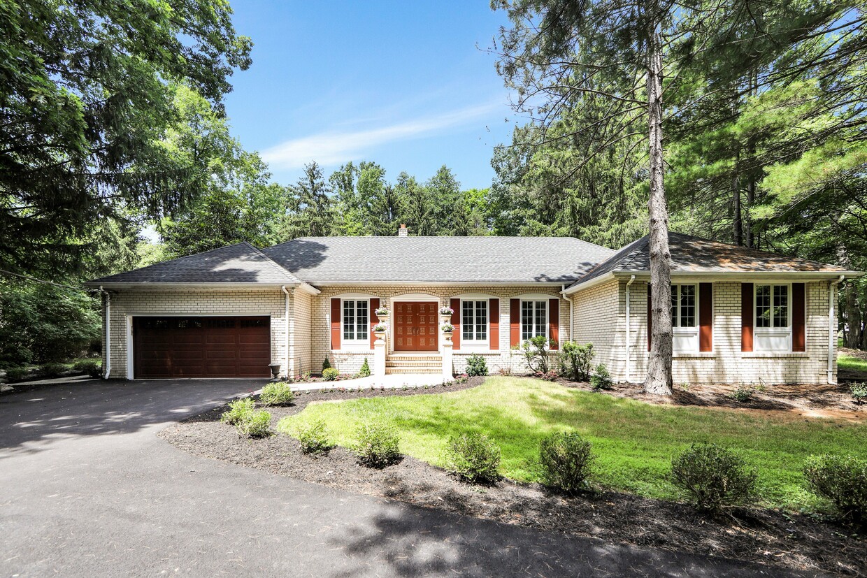 Primary Photo - 756 Ryerson Rd