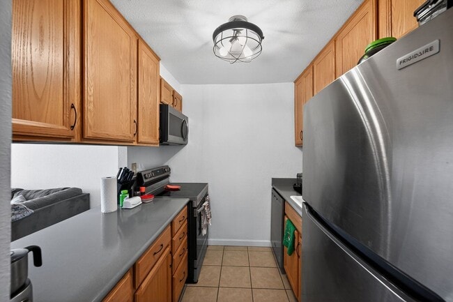 Building Photo - 2 Adams St