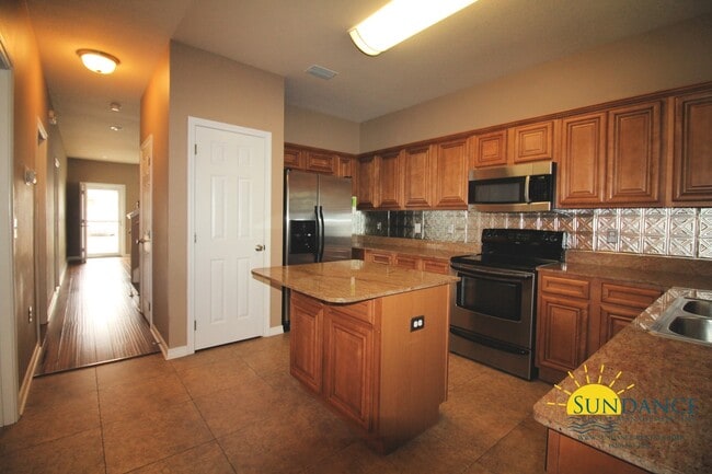 Building Photo - Beautiful 3 Bedroom Townhouse in Fort Walton