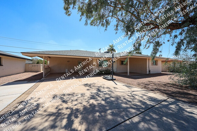 Building Photo - 935 E Wesleyan Dr