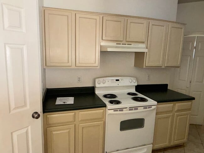 Building Photo - 2205 Garrett Dr