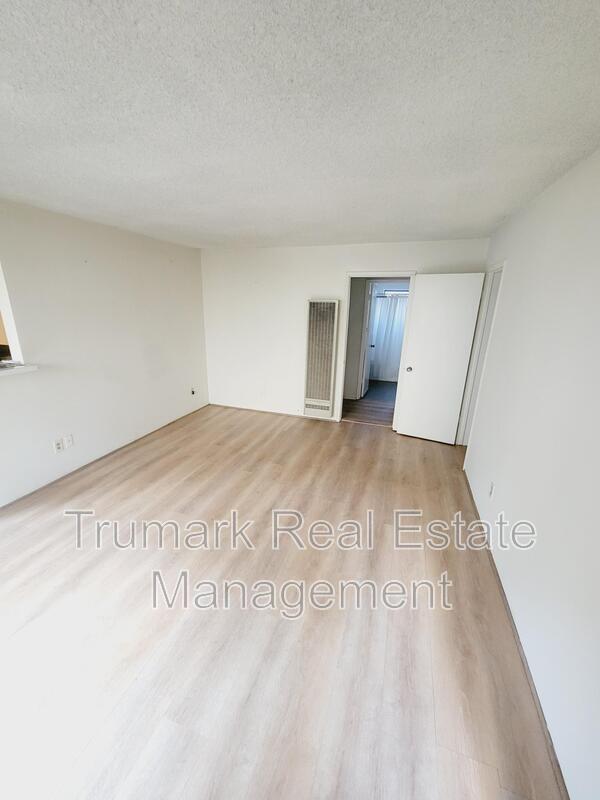 Building Photo - 4401 Clayton Ave W