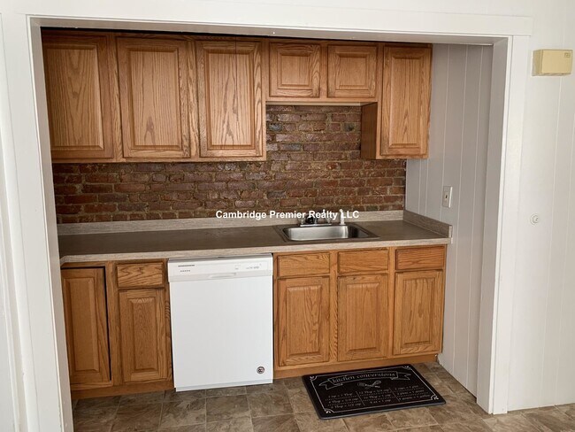 Building Photo - 40 Almont St