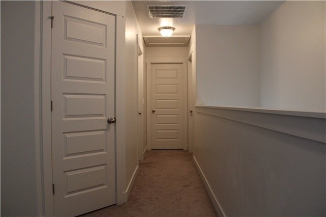 Foto del edificio - 875 N Main St