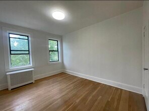 Building Photo - 2 Noll Pl