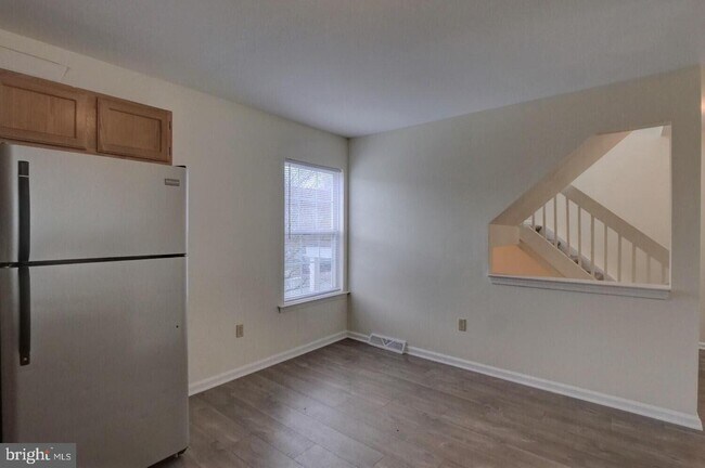 Building Photo - 246 Northdown Dr