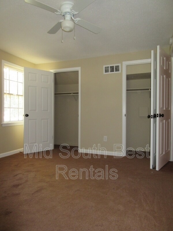 Foto del edificio - 6625 Bent Birch Cove