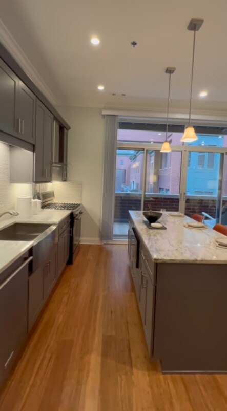 Foto del edificio - 1052 W Monroe St