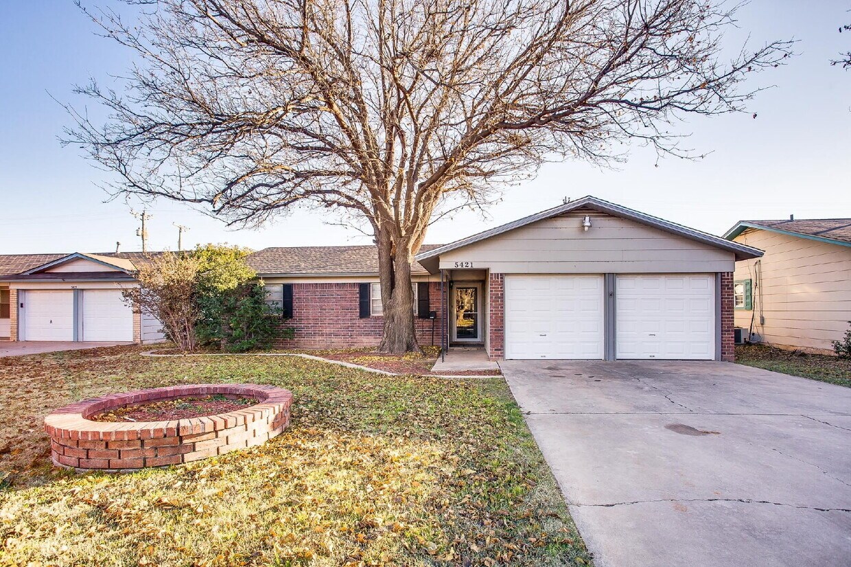 Foto principal - Unique Home With Lots of Flair Located In ...