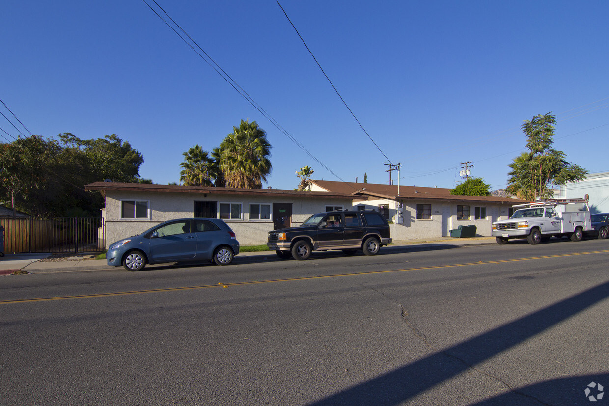 Primary Photo - Lakeshore Park Apartments