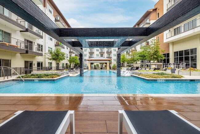 Building Photo - Evoke