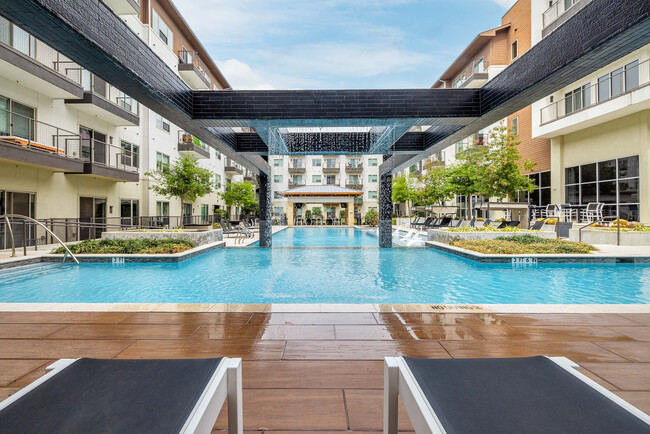 Building Photo - Evoke