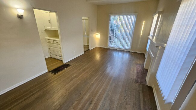 Foto del edificio - 519 N Gardner St