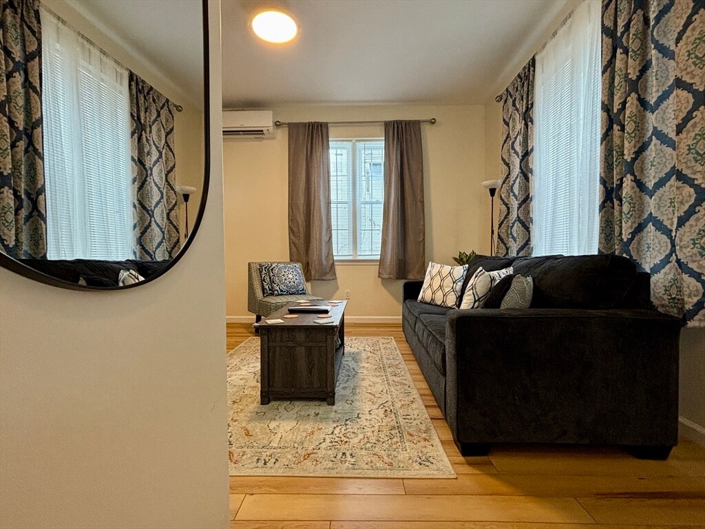 Building Photo - 407 Main St