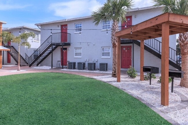 Building Photo - 5911 S Dale Mabry Hwy