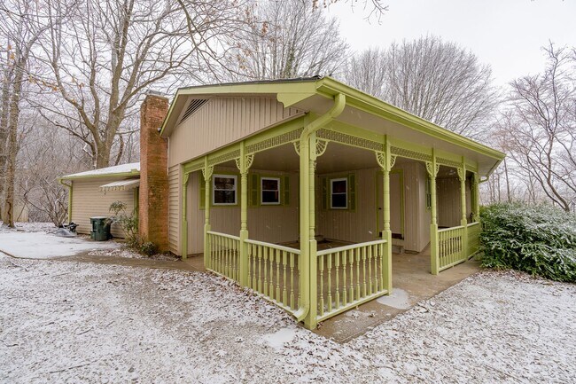 Foto del edificio - Adorable 3BR home on 1.65 Acre Park-Like S...
