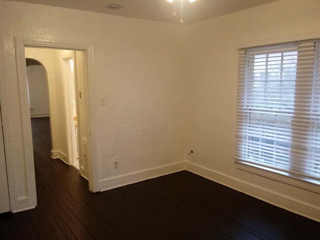 Foto del edificio - 3210 N Haskell Ave