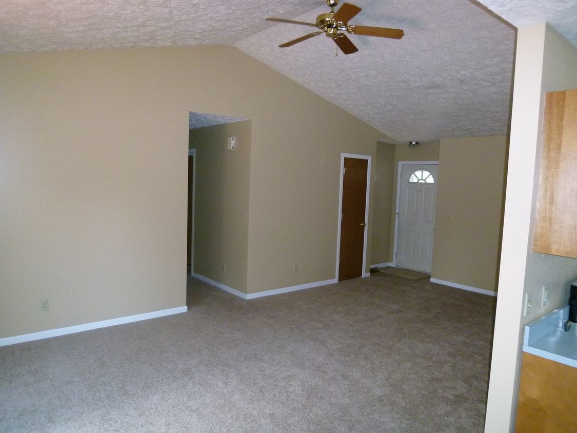 Building Photo - 2615 Kings Ct