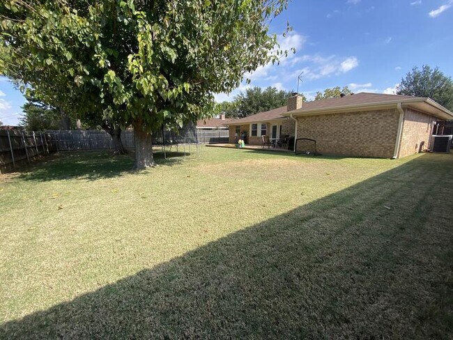 Foto del edificio - 5510 Greentree Ave